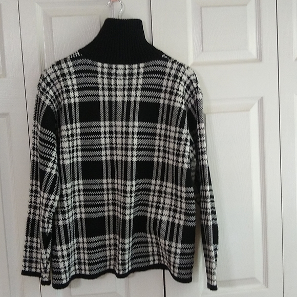Buffalo check zip front front pockets size large - Picture 9 of 11